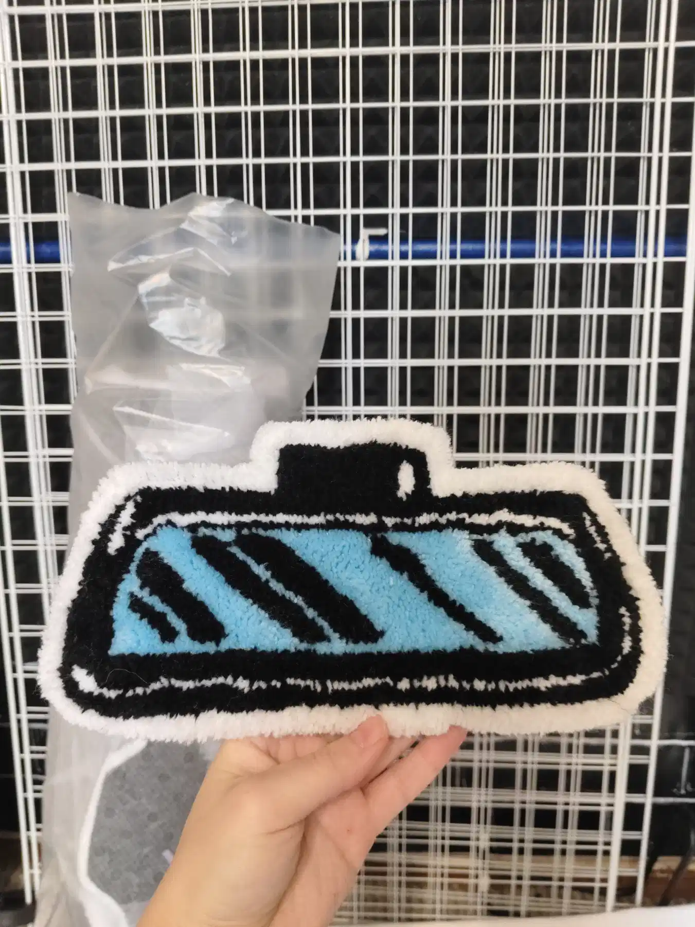 Фото этапа "Итоговый отчет" для ковра: Тафтинговый ковёр с машиной Лада Нива — процесс изготовления ковра ручной работы