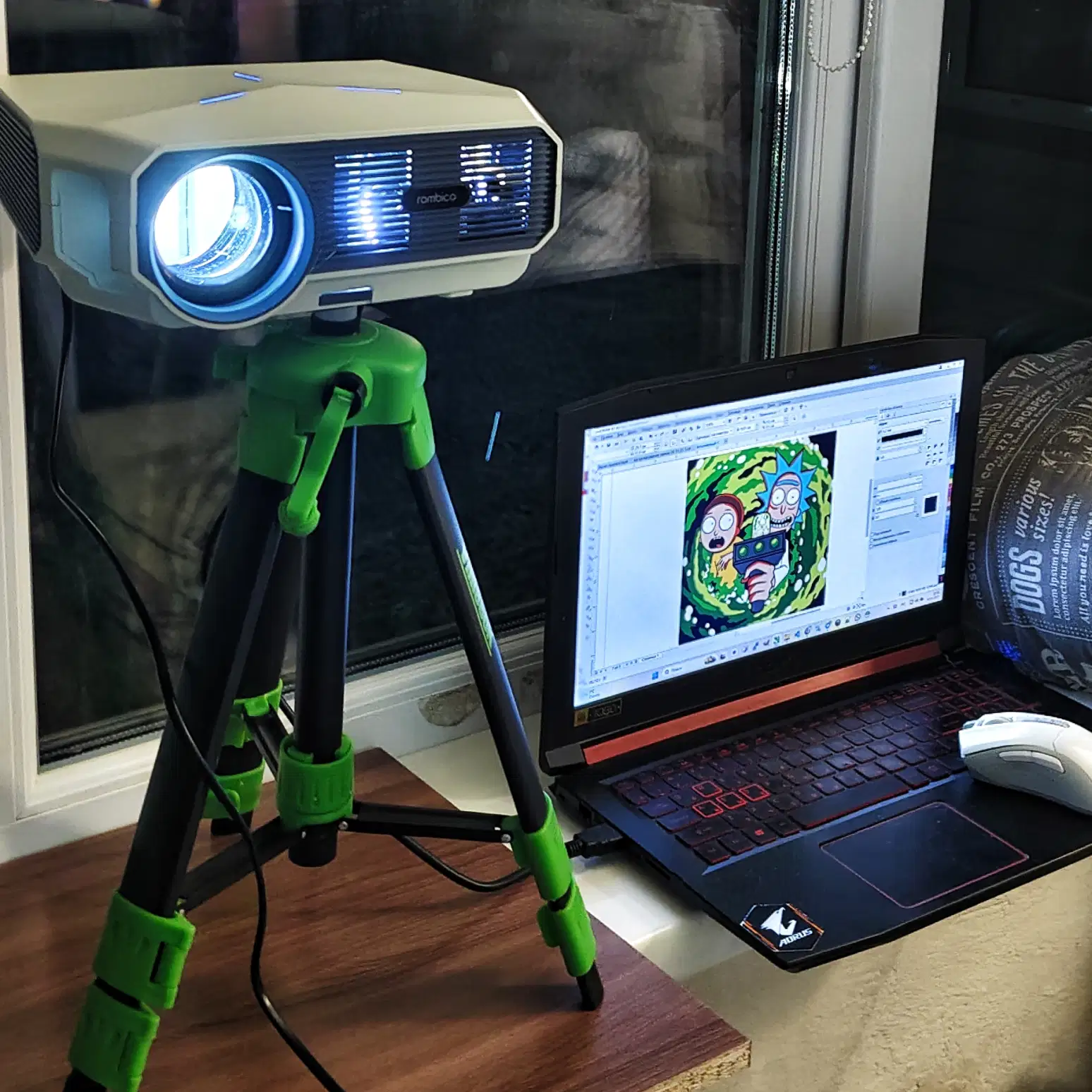 Фото этапа "Отрисовка макета на ткани" для ковра: Изготовление тафтингового ковра на заказ: кейс ковра с Риком и Морти