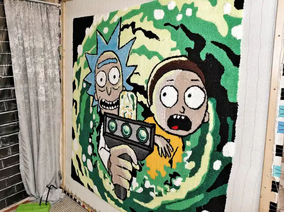 Фото этапа "Забивка ворсом" для ковра: Изготовление тафтингового ковра на заказ: кейс ковра с Риком и Морти