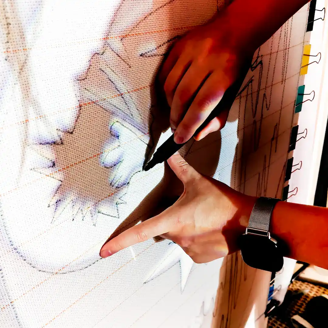 Фото этапа "Отрисовка макета на ткани" для ковра: Тафтинговый ковер ручной работы по индивидуальному эскизу