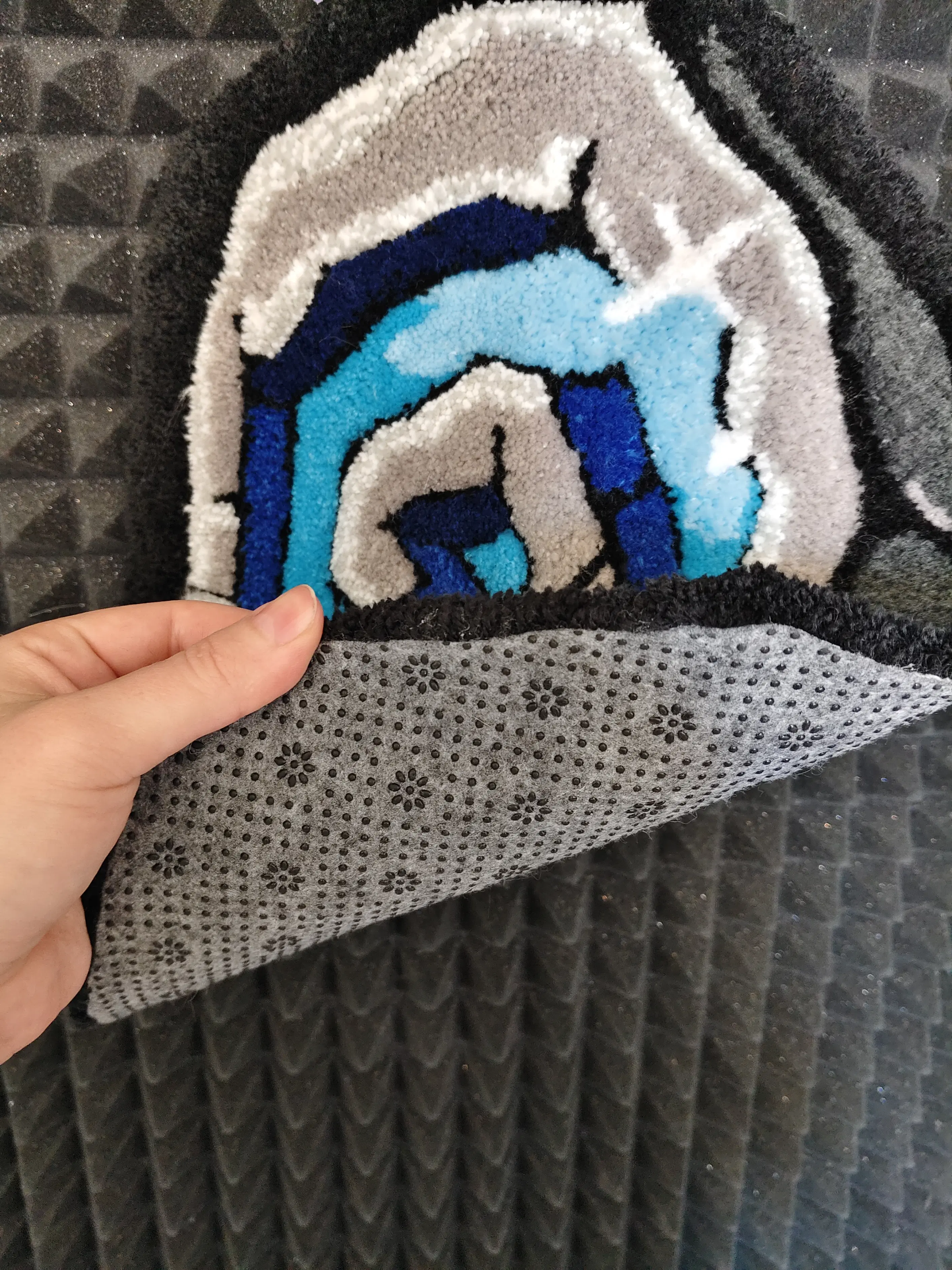 Фото этапа "Итоговый отчет" для ковра: Настенный тафтинговый ковер с камнем телепортации — ручная работа