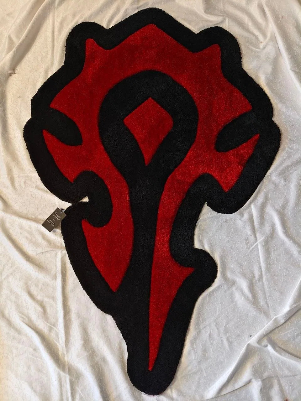 Фото этапа "Итоговый отчет" для ковра: Тафтинговый ковер World of Warcraft (Орда) — ручная работа для геймерского интерьера