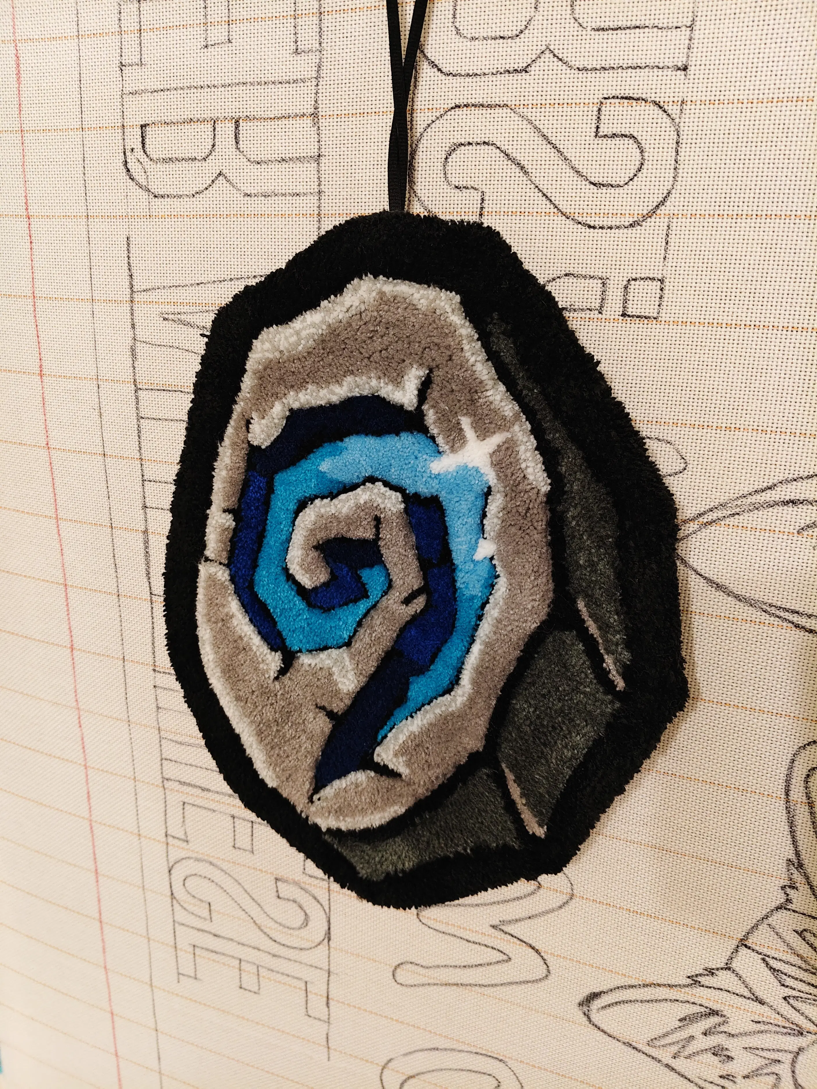 Фото этапа "Итоговый отчет" для ковра: Настенный тафтинговый ковер с камнем телепортации — ручная работа