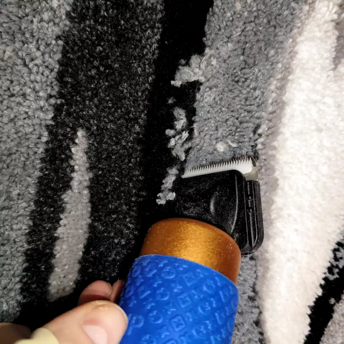 Фото этапа "Стрижка ворса" для ковра: Тафтинговый ковер ручной работы по индивидуальному эскизу