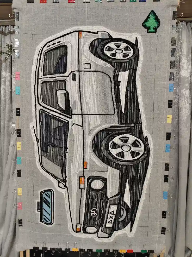 Фото этапа "Промежуточный отчет" для ковра: Тафтинговый ковёр с машиной Лада Нива — процесс изготовления ковра ручной работы